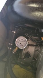 engine running 60 lbs psi.jpg